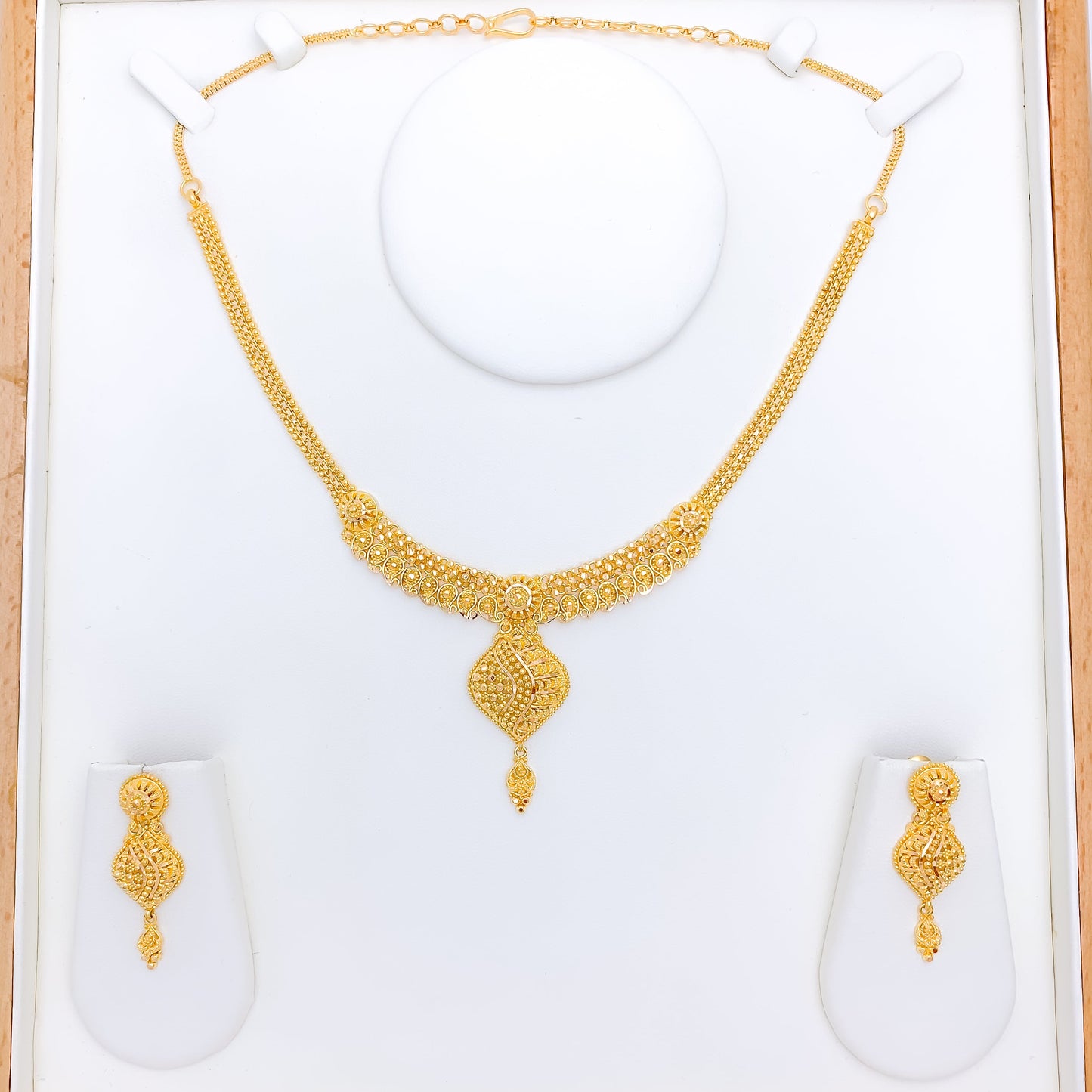 Refined Elegant Necklace Set