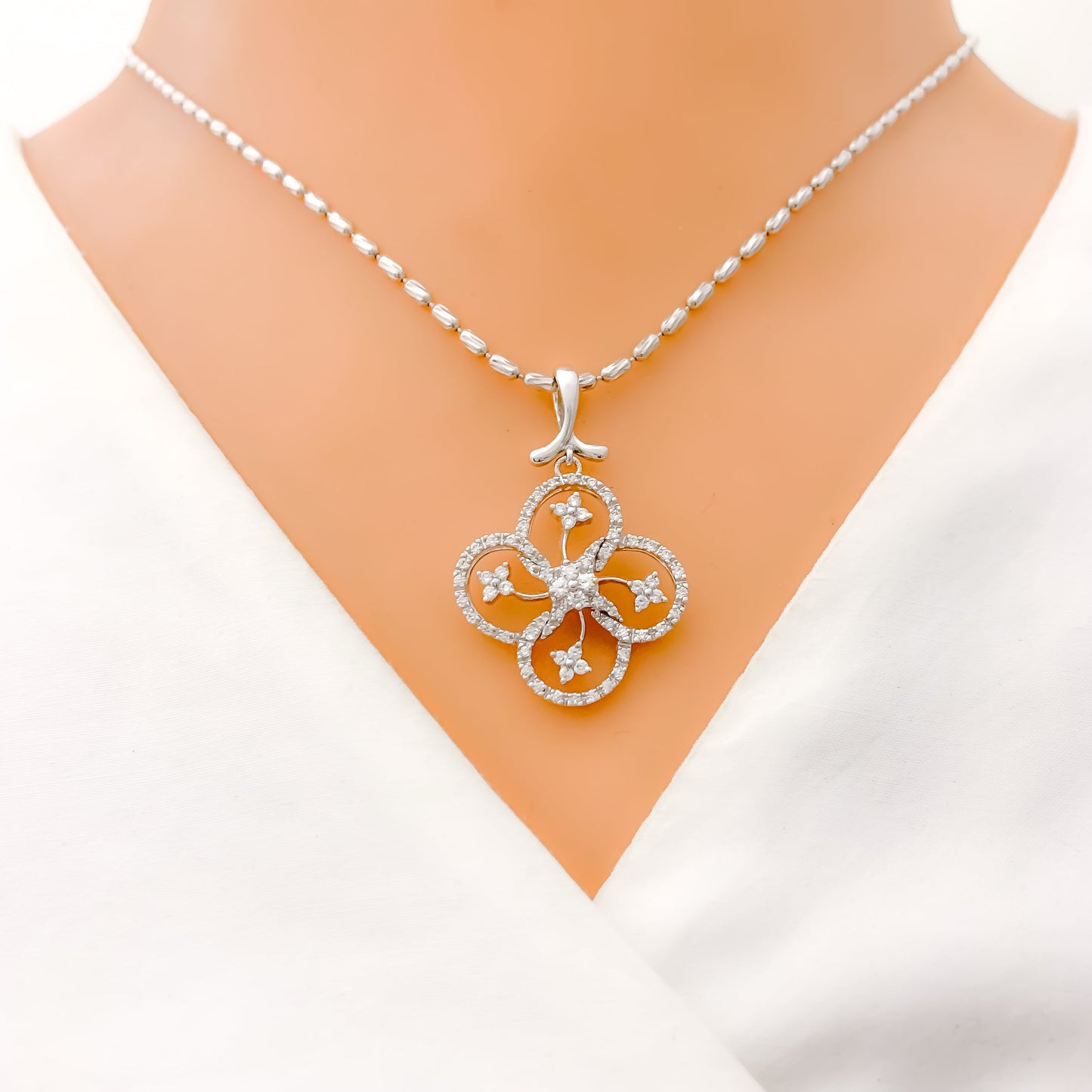 Swirling Clover Diamond + 18k Gold Pendant