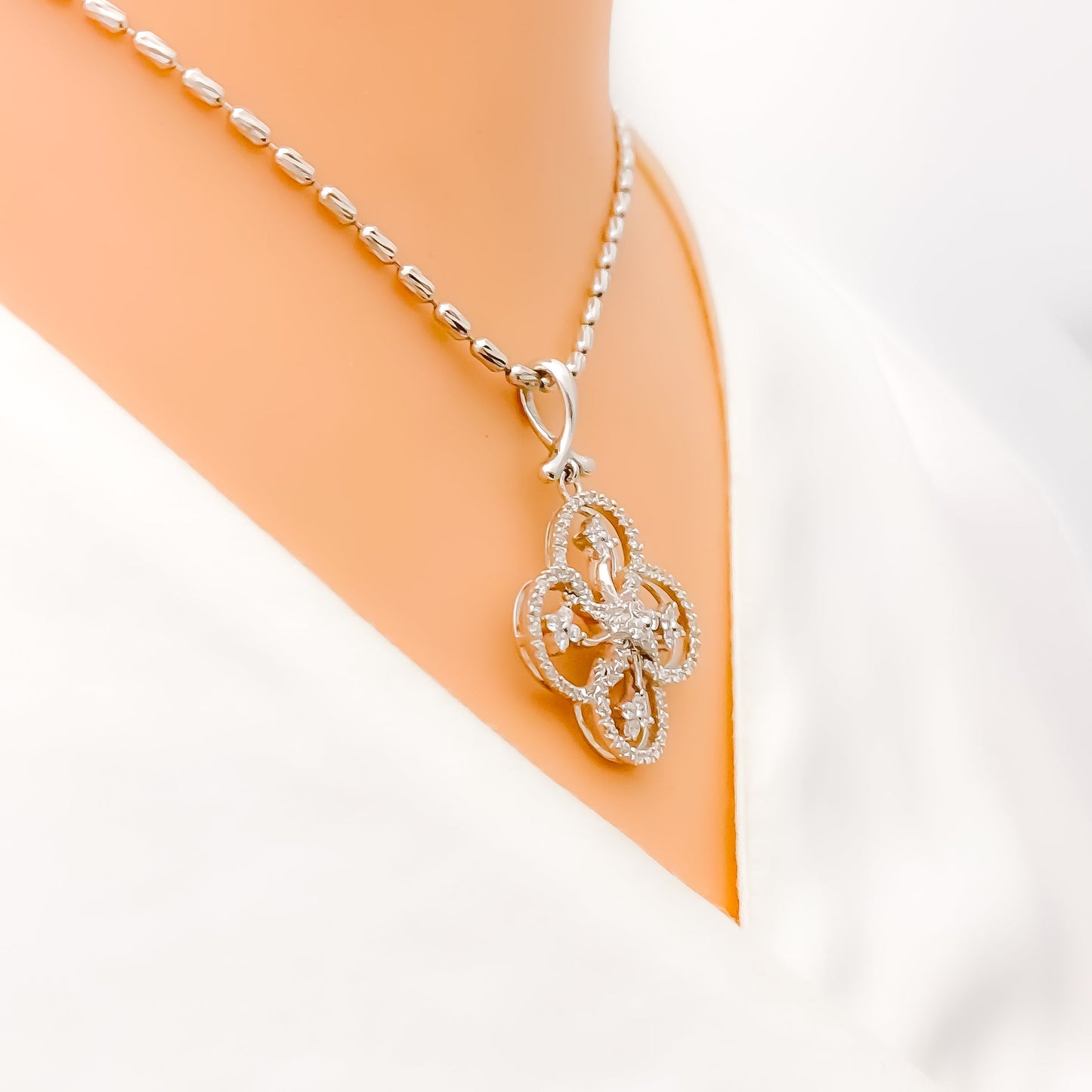 Swirling Clover Diamond + 18k Gold Pendant